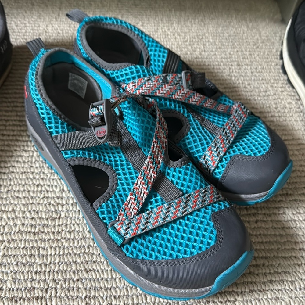 Chaco Girl's Sporty Closed Toe Water Sport Sandals Girls Size 5 Blue Shoes